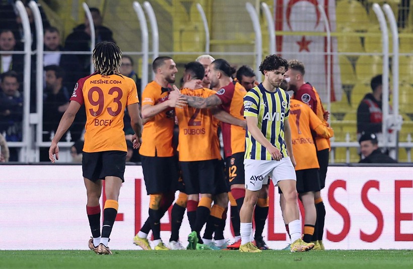 Galatasaray, Fenerbahçe'yi Kadıköy'de 3-0 yendi! İşte derbi maçtan özel kareler - Resim: 6
