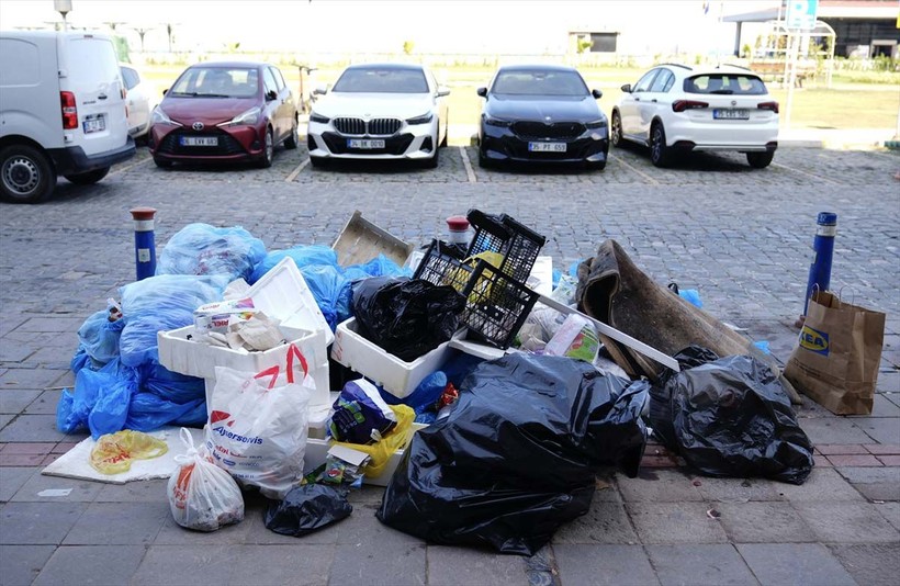 Grevde 4. gün: İzmir çöp yığınına döndü! - Resim: 20