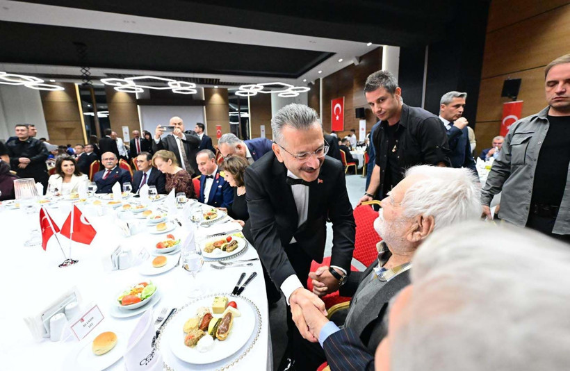 Eskişehir’de Cumhuriyet Pastasını 102 yaşındaki Ali Sezer kesti - Resim: 5