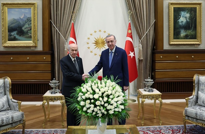 Recep Tayyip Erdoğan ile Devlet Bahçeli arasında güldüren diyalog: Ne kadar daha gençleştik? 75 olduk efendim - Resim: 3
