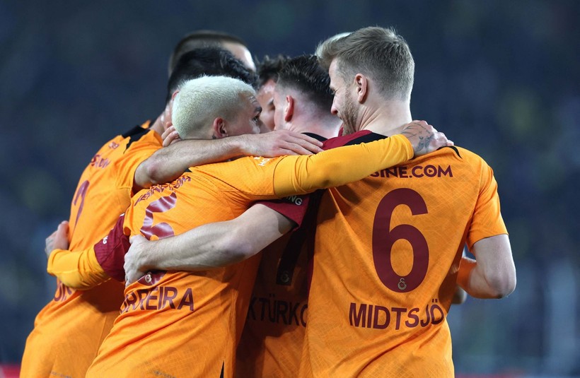 Galatasaray, Fenerbahçe'yi Kadıköy'de 3-0 yendi! İşte derbi maçtan özel kareler - Resim: 15