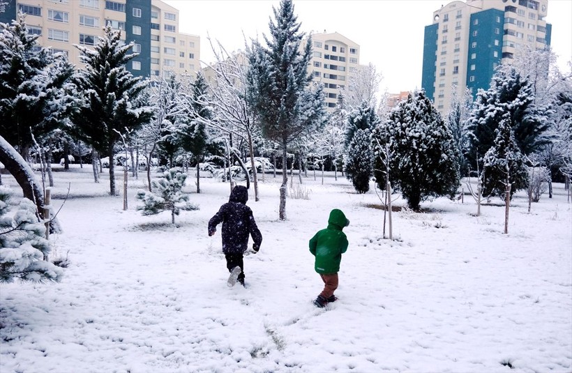 Başkent Ankara'da kar sevinci! Şehir beyaz örtüyle kaplandı, vatandaşlar karın keyfini çıkardı - Resim: 30