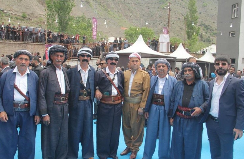 Bir aşiret düğünü klasiği... 7 kişi anca sayabildi! Geline 15 kilo altın, damada 5 milyon 300 bin TL takıldı - Resim: 6