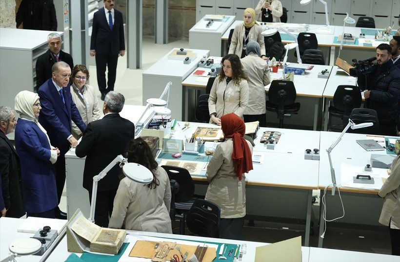 Cumhurbaşkanı Erdoğan, Rami Kütüphanesi'nin Açılış Törenine katıldı, kütüphane gezisi esnasında öğrencilerle çekilen fotoğraflar iç ısıttı - Resim: 15