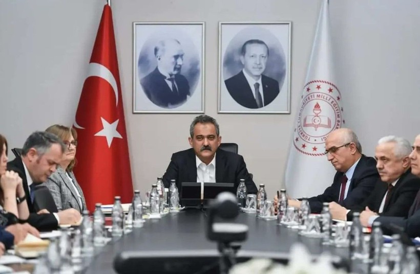 Okullar ne zaman açılacak? Deprem bölgesindeki öğretmenlerin nakil süreci ne zaman başlayacak? Milli Eğitim Bakanı Mahmut Özer'den açıklamalar - Resim: 4