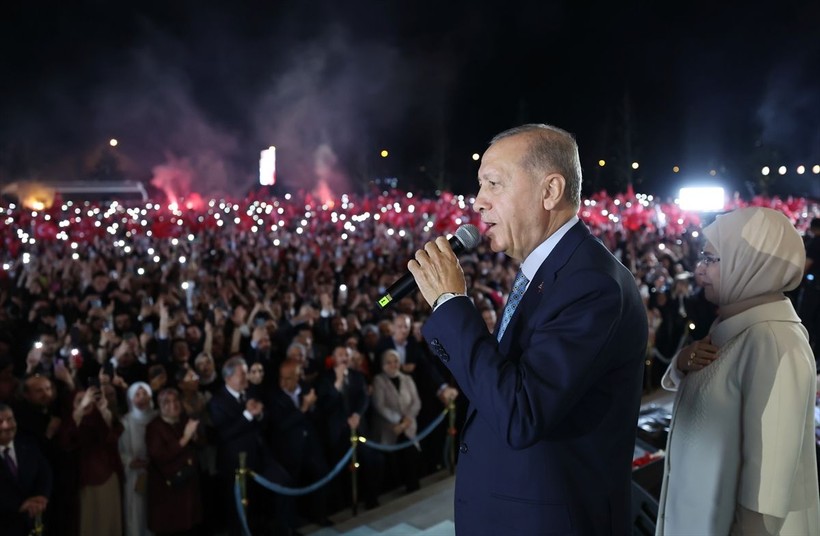 Ezber bozulmadı! Cumhurbaşkanı Recep Tayyip Erdoğan yüzbinlere balkon konuşmasını Külliye'den yaptı - Resim: 2