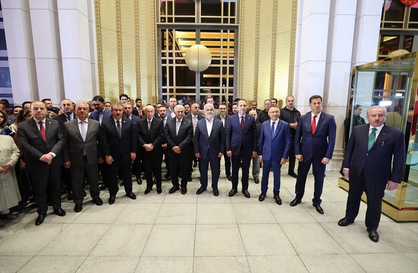 Ezber bozulmadı! Cumhurbaşkanı Recep Tayyip Erdoğan yüzbinlere balkon konuşmasını Külliye'den yaptı - Resim: 33