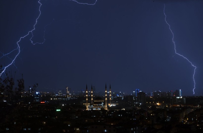 Ankara’da sağanak yağış hayatı olumsuz etkiledi - Resim: 19