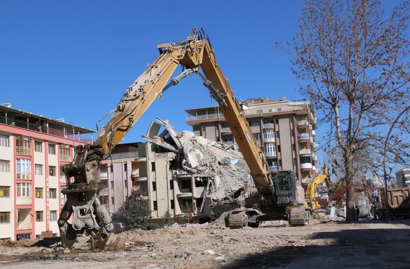 Elazığ'da aylık 300 bin liraya makas operatörü bulunamıyor - Resim: 2
