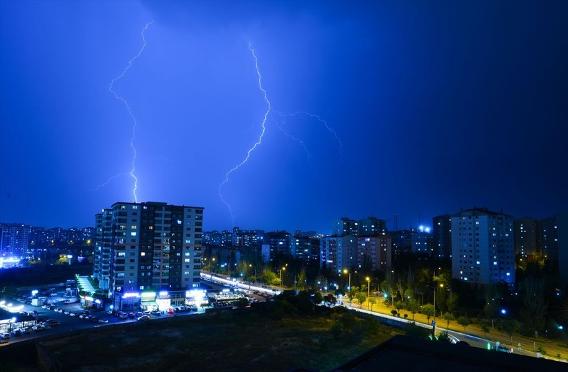 Ankara’da sağanak yağış hayatı olumsuz etkiledi - Resim: 13