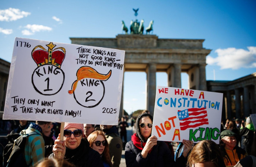 New York'ta on binlerce kişi "Krallara Hayır" protestolarında Trump yönetimini eleştirdi - Resim: 29