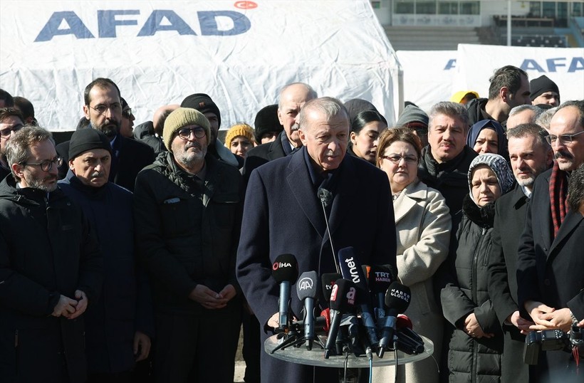 Cumhurbaşkanı Recep Tayyip Erdoğan, Onikişubat Stadyumu'nda kurulan çadır kentte vatandaşlarla görüştü - Resim: 17