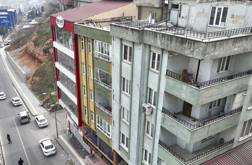Kahramanmaraş depreminde hiç hasar almayan bir avize dükkanı şaşkınlık yarattı - Resim: 3