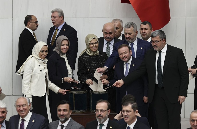 Meclis, Cumhuriyet tarihinin en uzun yasama dönemini geride bırakıyor - Resim: 17