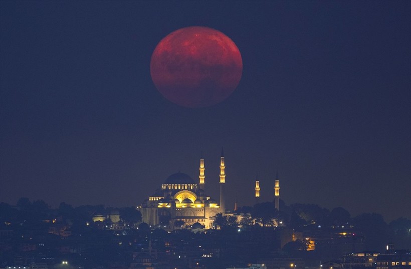 Mavi Ay olarak da bilinen Süper Ay İstanbul'da görsel şölen oluşturdu - Resim: 19
