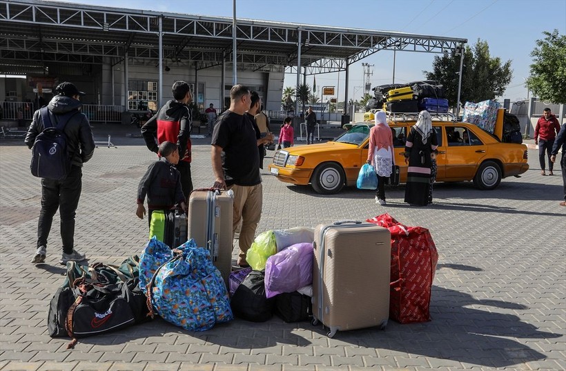 Filistinliler Gazze'ye Refah Sınır Kapısı'ndan girmeye başladı - Resim: 8
