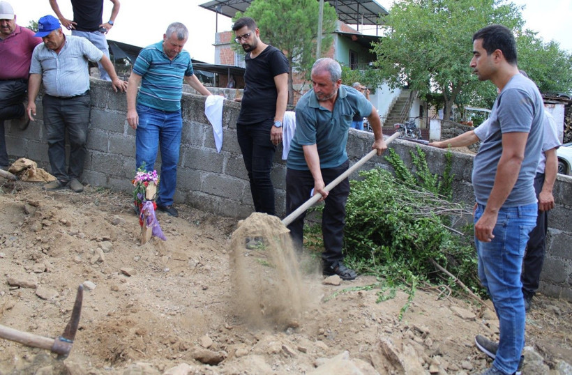 2 aylık evliyken eşinin boğazını keserek öldüren cani koca tahliye edildi - Resim: 2