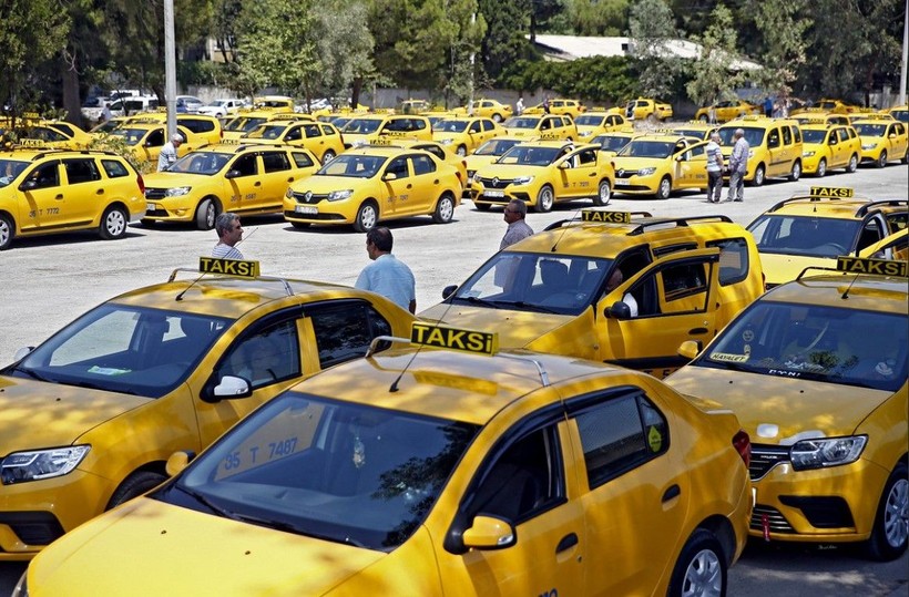 Kısa mesafe ücretinin 40 TL olduğu İstanbul'da taksiciler zam oranını az buldu! - Resim: 1