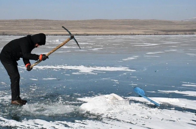 Ardahan'da eski 20 derecede Eskimo usulü balık avı! - Resim: 1