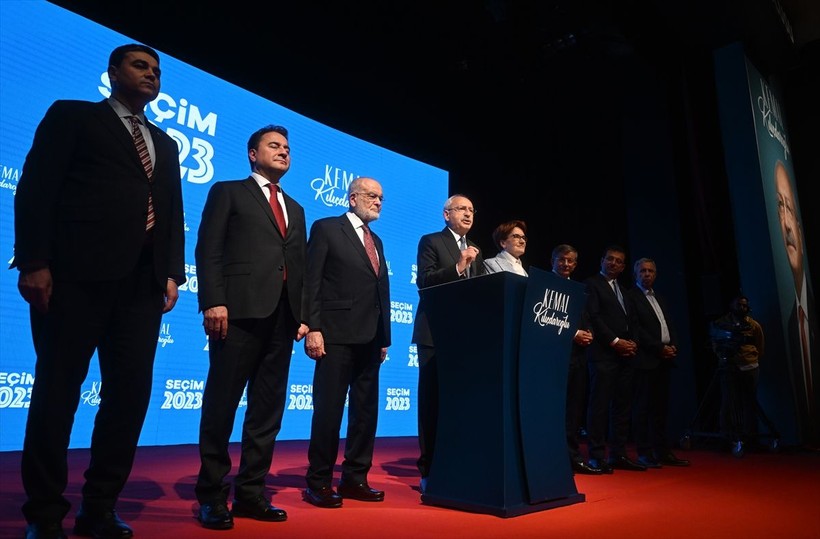 Dünya Türkiye'deki seçimi manşetlerine taşıdı! Economist'ten geri hamle - Resim: 19