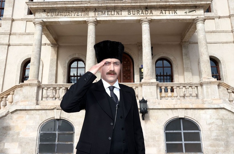 Sivas Kongresi'nin yıl dönümünde Atatürk sahnede! - Resim: 17