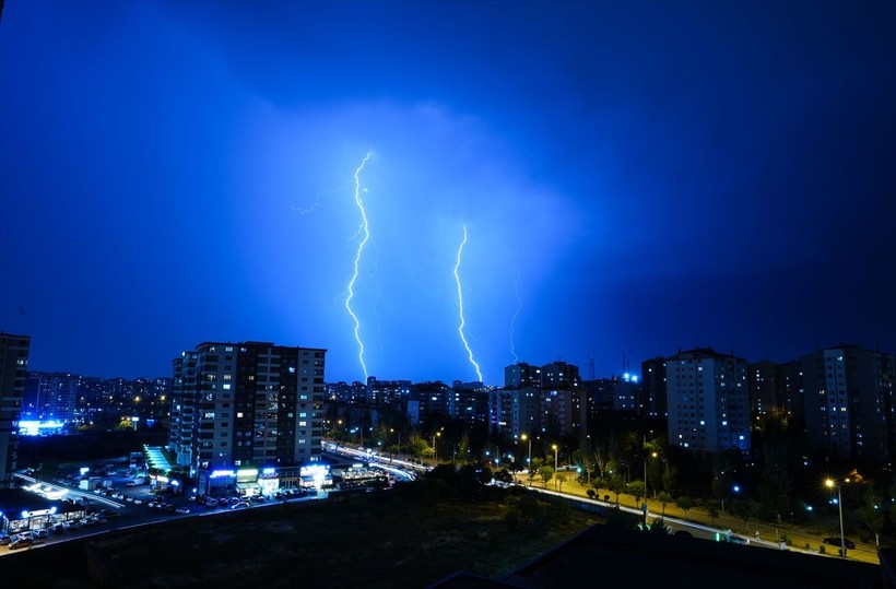 Ankara’da sağanak yağış hayatı olumsuz etkiledi - Resim: 14