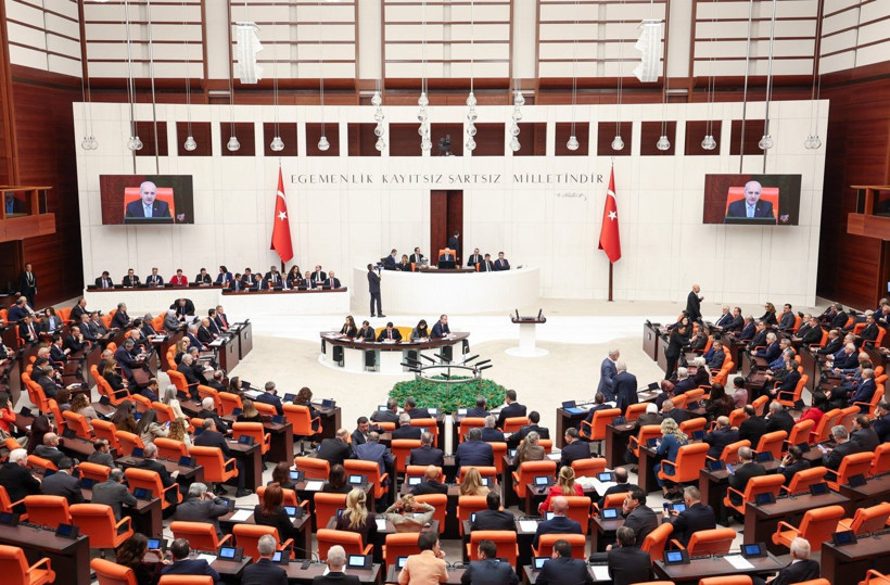 Meclis'te dikkat çeken anlar! Bütçe görüşmeleri nezaket trafiğiyle başladı - Resim: 1