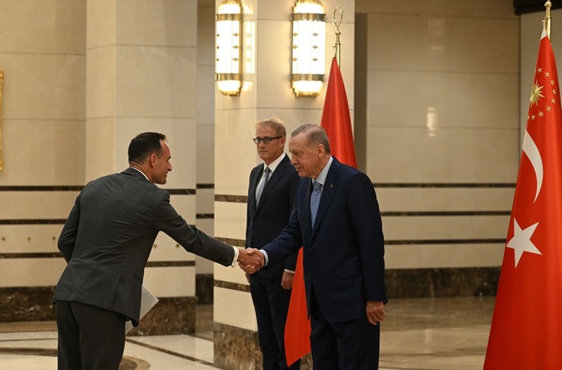 Cumhurbaşkanı Erdoğan Slovenya Büyükelçisi Rencelj'in çocuklarının elini öptü - Resim: 2