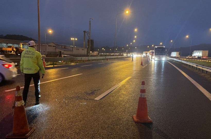Anadolu Otoyolu Bolu Dağı Tüneli İstanbul yönü kapatıldı! Heyelan riski bulunuyor - Resim: 3
