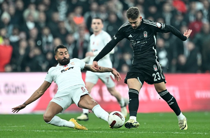 Galatasaray, Beşiktaş'ı yeni stadında ilk kez yenerek liderliğini sürdürdü - Resim : 3