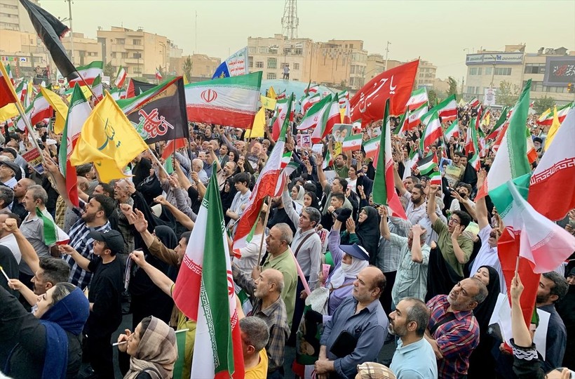 İran-İsrail ateşkesi sonrası Tahran'da kutlama - Resim: 2