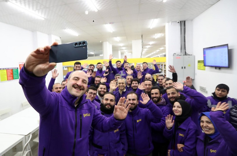 Sanayi ve Teknoloji Bakanı Mustafa Varank, yeni yıla girerken motokurye oldu sipariş götürdü - Resim: 4