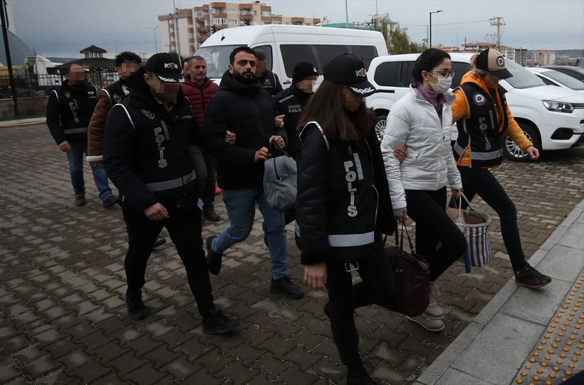 Gökçeada Belediyesi'ne yolsuzluk operasyonu! Başkan Ünal Çetin, imar müdürü ve aracı olan kişi tutuklandı - Resim: 2