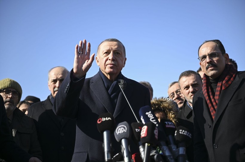Cumhurbaşkanı Recep Tayyip Erdoğan, Onikişubat Stadyumu'nda kurulan çadır kentte vatandaşlarla görüştü - Resim: 3