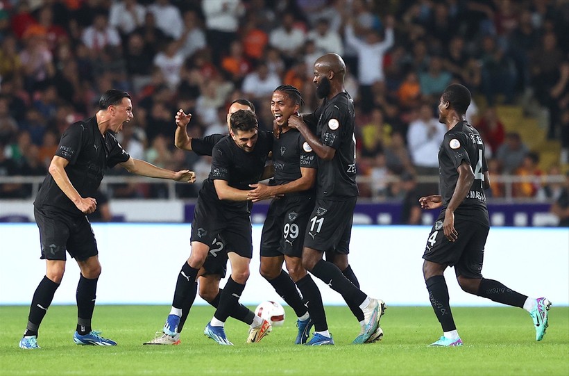 Ligde namağlup takım kalmadı: Galatasaray, Mersin'de ilk yenilgisini aldı - Resim : 2