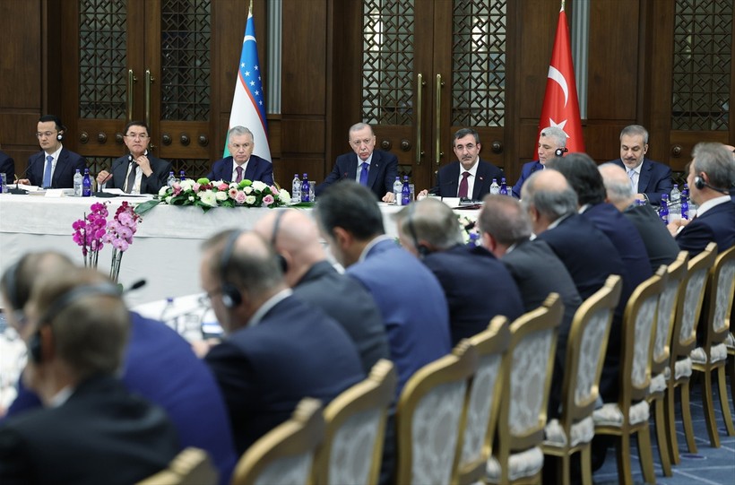 Cumhurbaşkanı Recep Tayyip Erdoğan'dan Şevket Mirziyoyev ile ortak basın açıklaması - Resim : 3