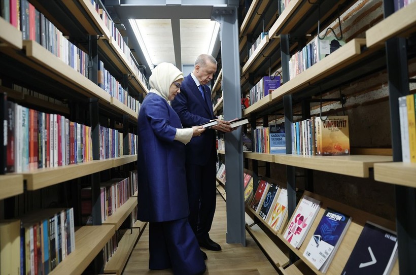 Cumhurbaşkanı Erdoğan, Rami Kütüphanesi'nin Açılış Törenine katıldı, kütüphane gezisi esnasında öğrencilerle çekilen fotoğraflar iç ısıttı - Resim: 21