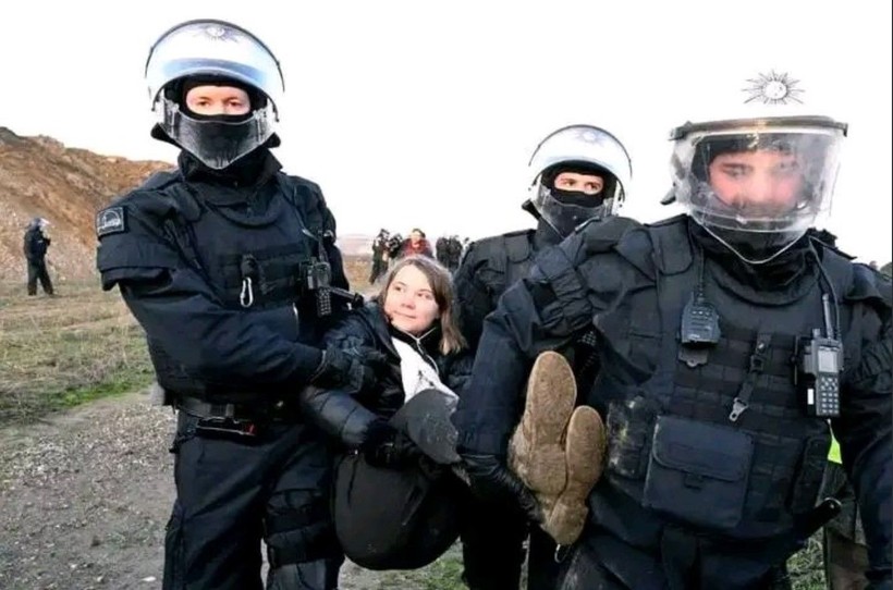 Çevre aktivisti Greta Thunberg'ın gözaltına alındığı anların kurgu olduğu iddia ediliyordu! Alman polisinden açıklama geldi - Resim: 7