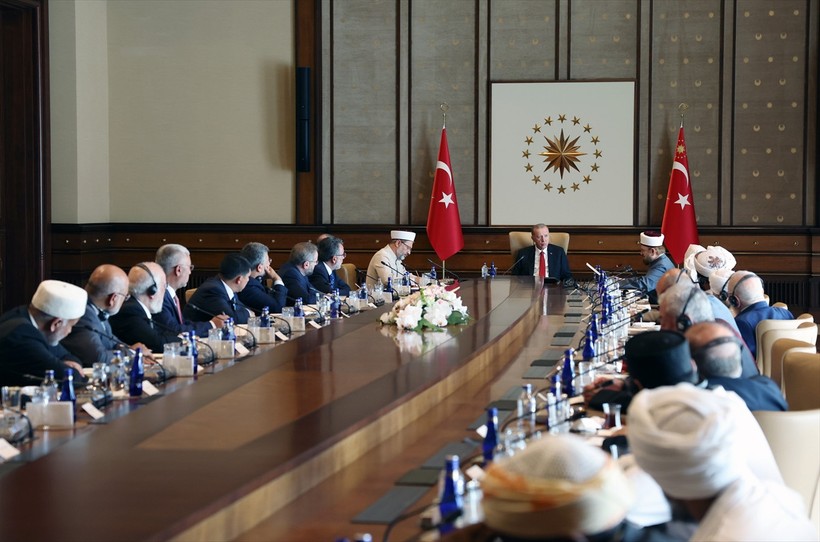 Cumhurbaşkanı Erdoğan, Müslüman Alimler Heyeti ile Cumhurbaşkanlığı Külliyesinde bir araya geldi - Resim : 2