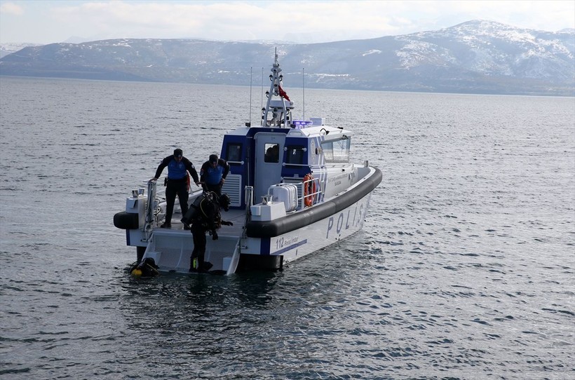 Kurbağa adamlar ve deniz polisleri Van Gölü'nde kaçakçılığa göz açtırmıyor, güvenliği sağlıyor - Resim: 10