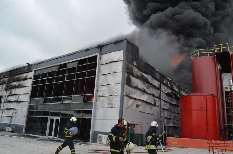 Son Dakika: Aksaray'da atık yağ fabrikasında yangın: Alevler insan boyunu aştı - Resim: 7