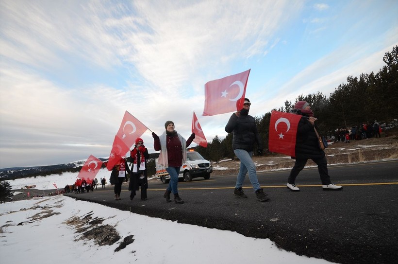 Sarıkamış şehitlerini anma etkinliğinde binlerce vatandaş Allahuekber Dağları'nda yürüdü - Resim: 18