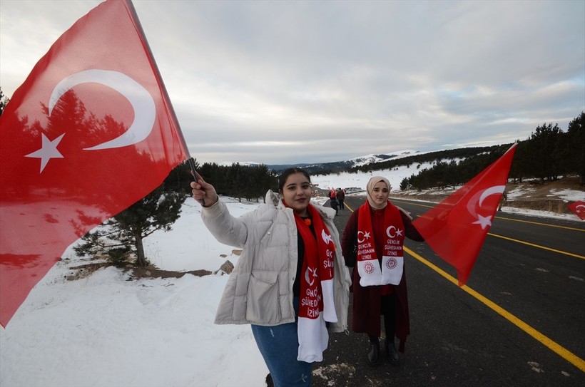 Sarıkamış şehitlerini anma etkinliğinde binlerce vatandaş Allahuekber Dağları'nda yürüdü - Resim: 20