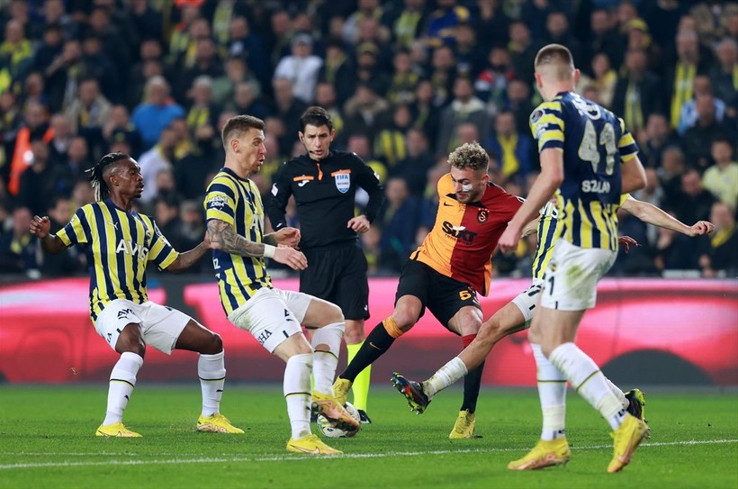 Galatasaray, Fenerbahçe'yi Kadıköy'de 3-0 yendi! İşte derbi maçtan özel kareler - Resim: 52