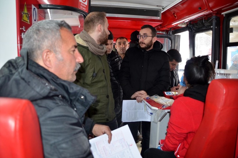 Ülkenin dört bir yanından depremzedelere kan bağışı yapılıyor - Resim: 37