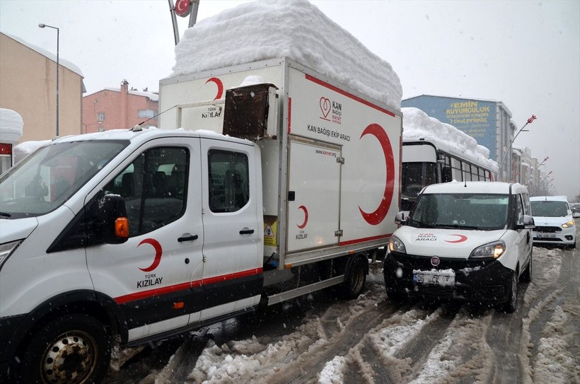 Ülkenin dört bir yanından depremzedelere kan bağışı yapılıyor - Resim: 40