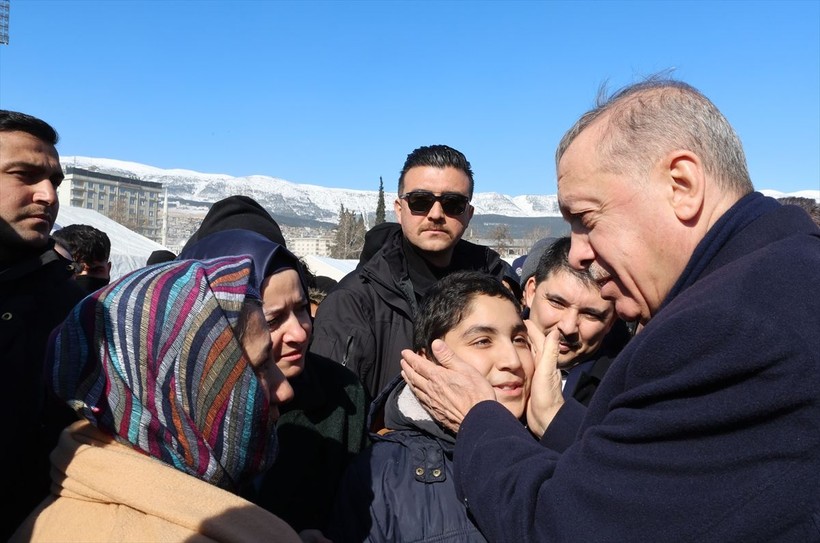 Cumhurbaşkanı Recep Tayyip Erdoğan, Onikişubat Stadyumu'nda kurulan çadır kentte vatandaşlarla görüştü - Resim: 5