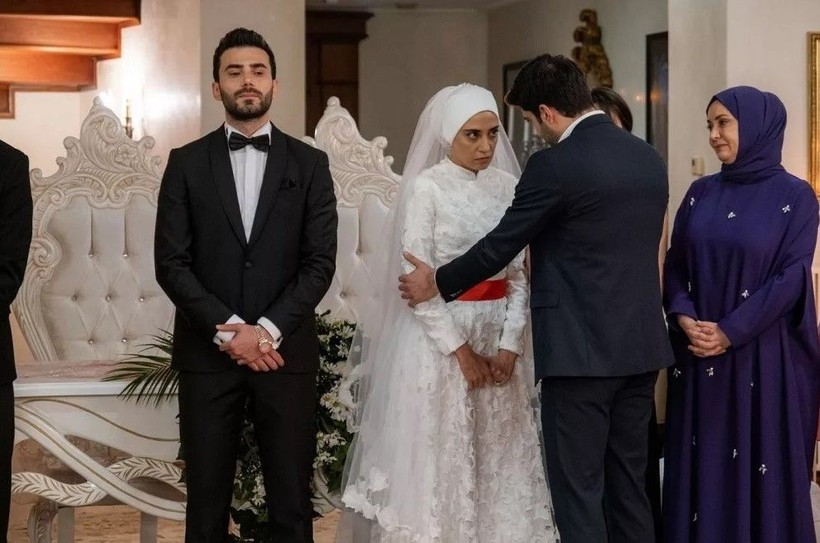 RTÜK, tepki çeken sahneleriyle gündeme gelen Kızılcık Şerbeti dizisi için kararını verdi - Resim: 1