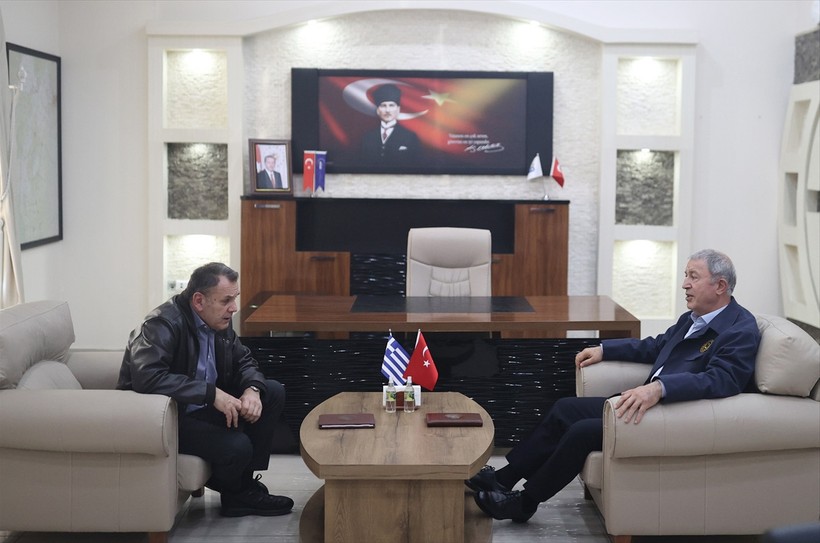 Milli Savunma Bakanı Hulusi Akar Yunanistan Savunma Bakanı Nikolaos Panagiotopoulos ile deprem bölgesi Hatay'da açıklamalarda bulundu - Resim : 1