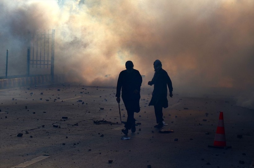 İmran Han'ın tutuklanmasının ardından Pakistan'da protestolar büyüyor: 5 kişi öldü, 40 kişi yaralandı, 1200'den fazla gözaltı - Resim: 21